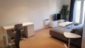Iron/ironing board, free WiFi, linens