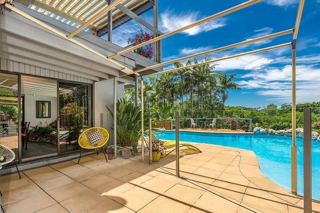 3BR Luxury Holiday House in Ocean Shores with Pool Perfect for the Family