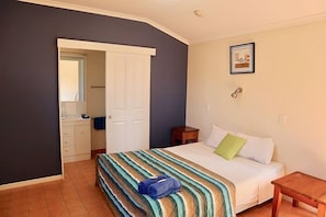 Cabin, 1 Queen Bed, Kitchenette | Free WiFi