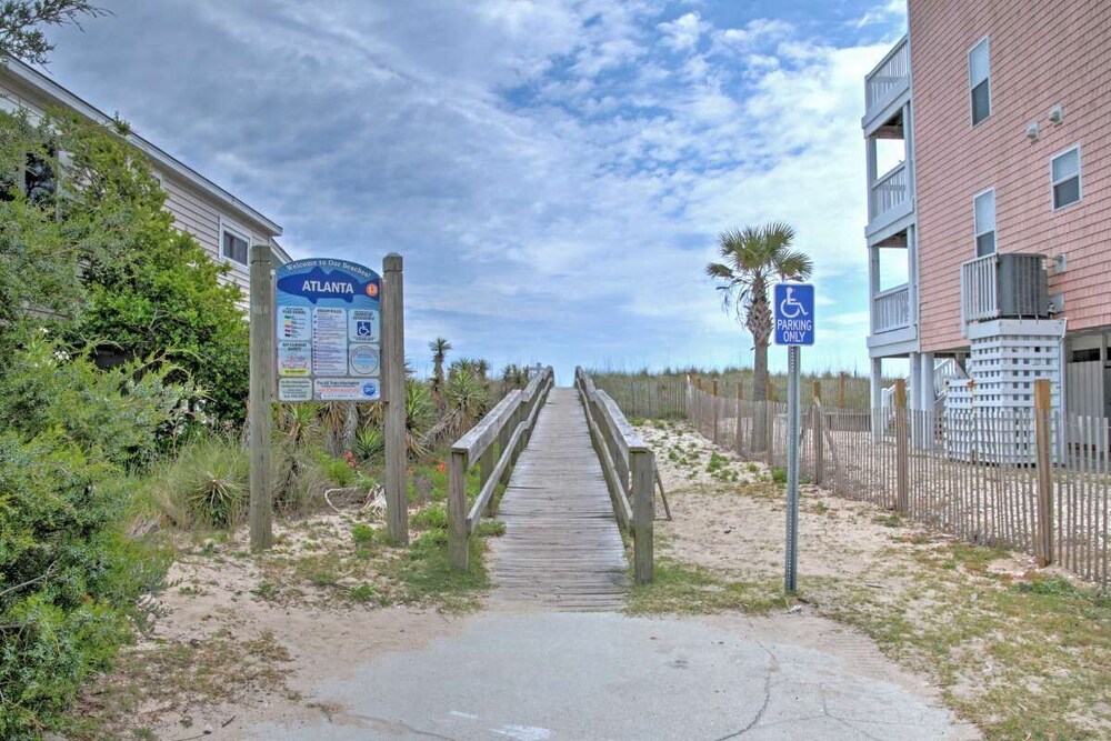 Bright Carolina Beach Condo - Walk to the Beach!