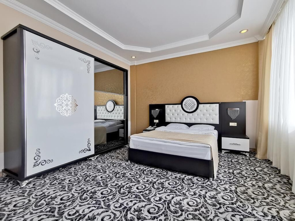 Photo - Grand Georgian Palace