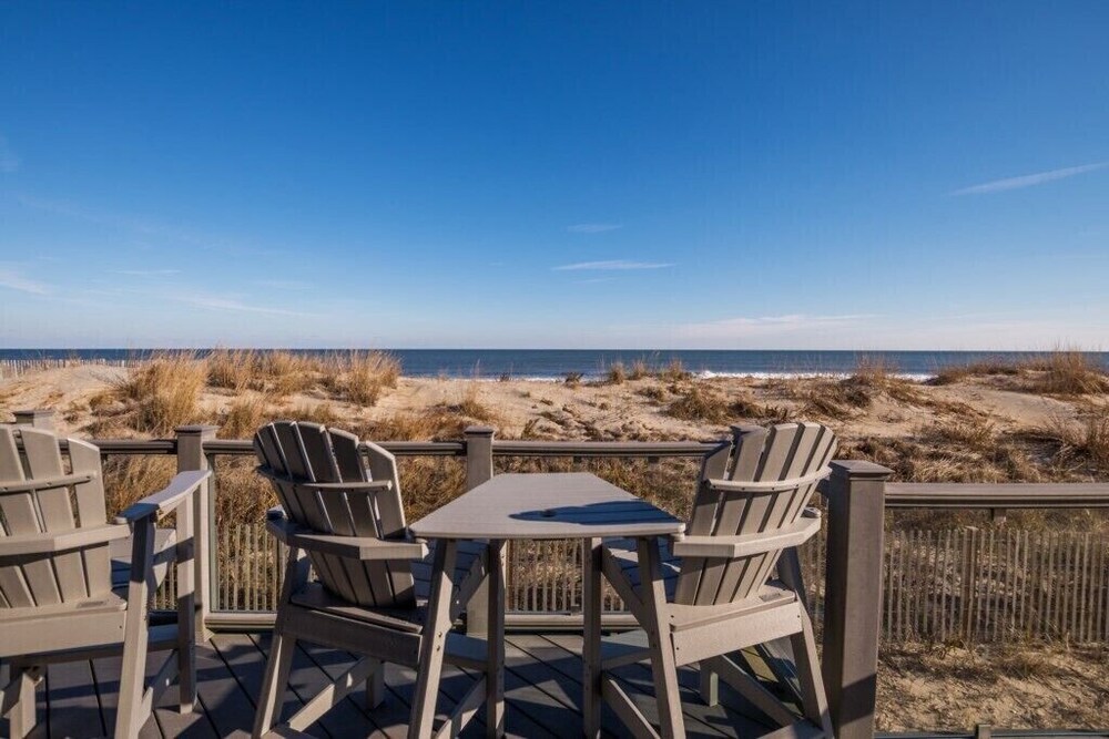 Amazing Oceanfront 4 bedroom home     <br>Great for 2 families 4 adults and 6 kids