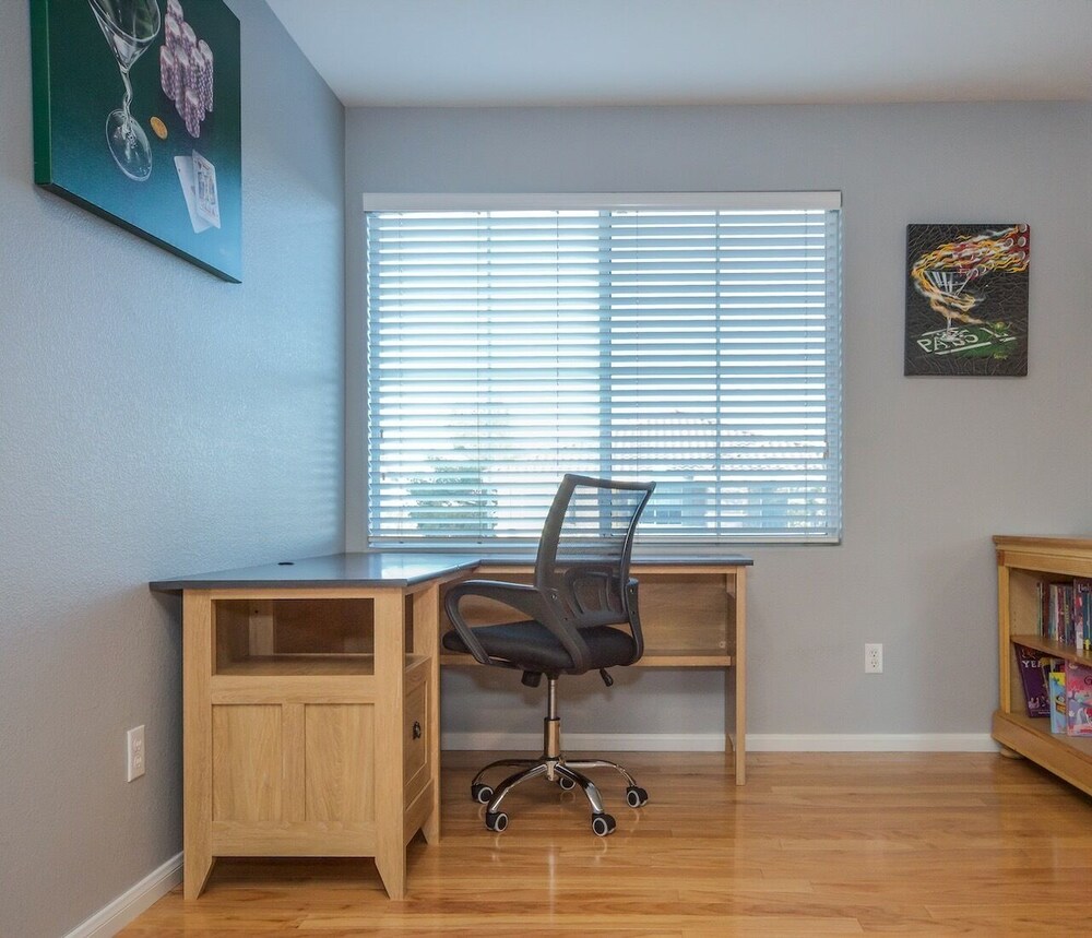 Paradise off the strip, 4BR+Big Loft+Fun Backyard