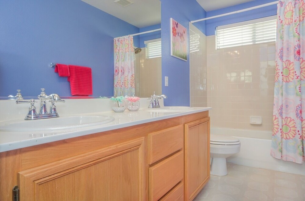 Paradise off the strip, 4BR+Big Loft+Fun Backyard