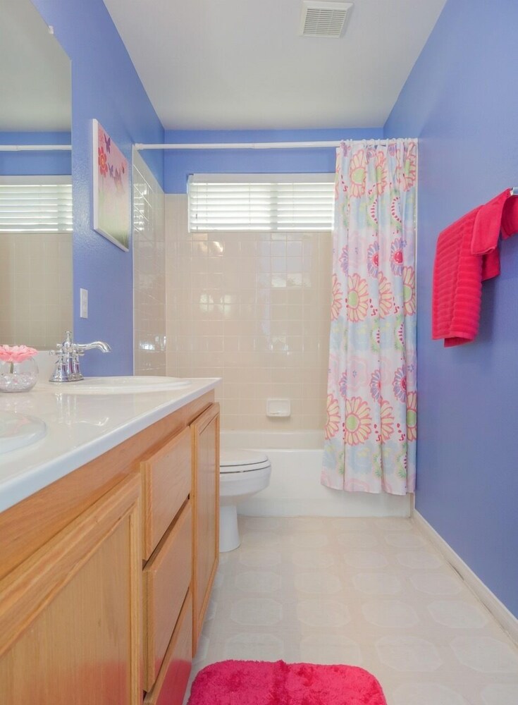 Paradise off the strip, 4BR+Big Loft+Fun Backyard