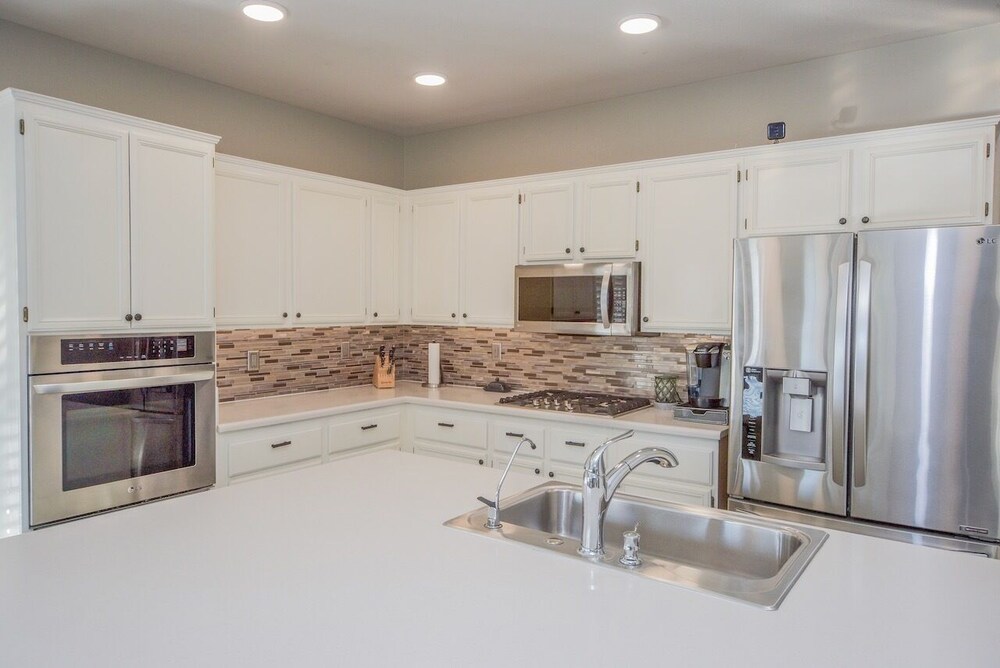 Paradise off the strip, 4BR+Big Loft+Fun Backyard