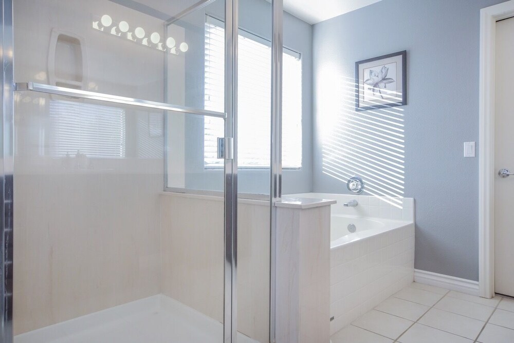 Paradise off the strip, 4BR+Big Loft+Fun Backyard