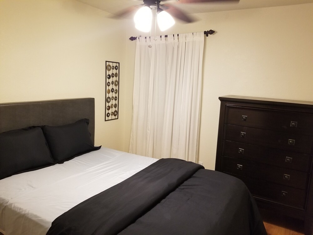 to the Retreat, a private home in Sahuarita, AZ Tucson Abritel