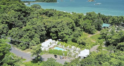 Igloo Beach Lodge