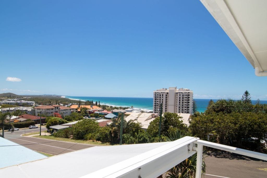 The White House - Central Coolum, Spectacular Ocean Views, & Wifi