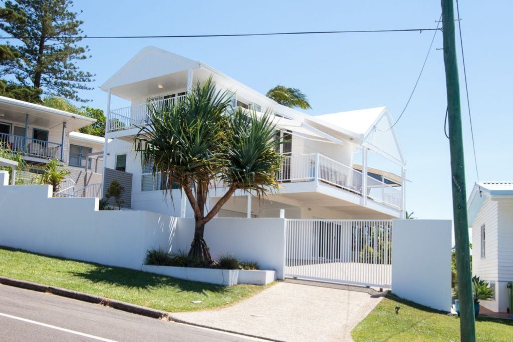 The White House - Central Coolum, Spectacular Ocean Views, & Wifi