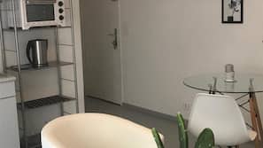 1 bedroom, iron/ironing board, WiFi, linens