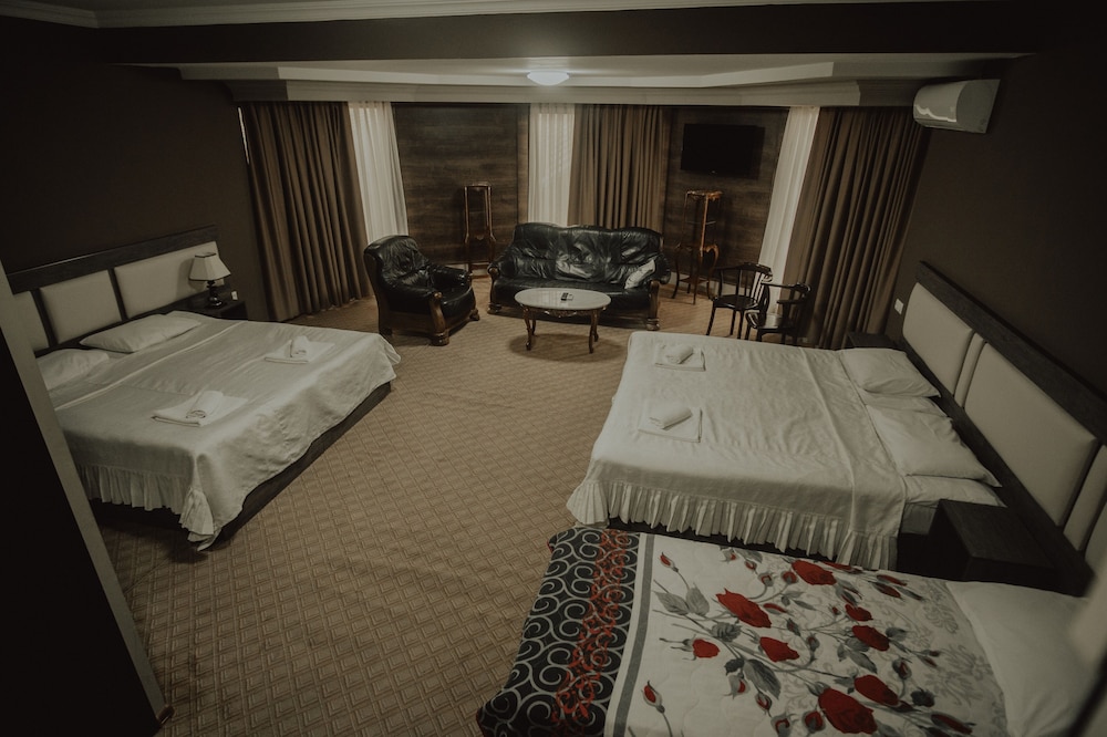 Photo - Discovery Hotel