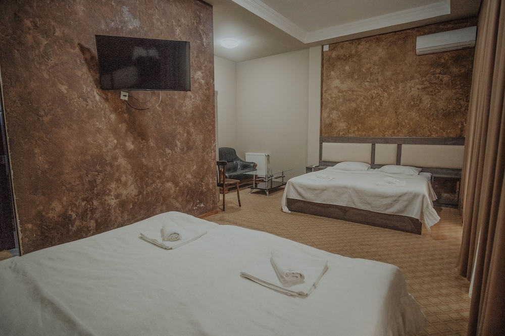 Photo - Discovery Hotel