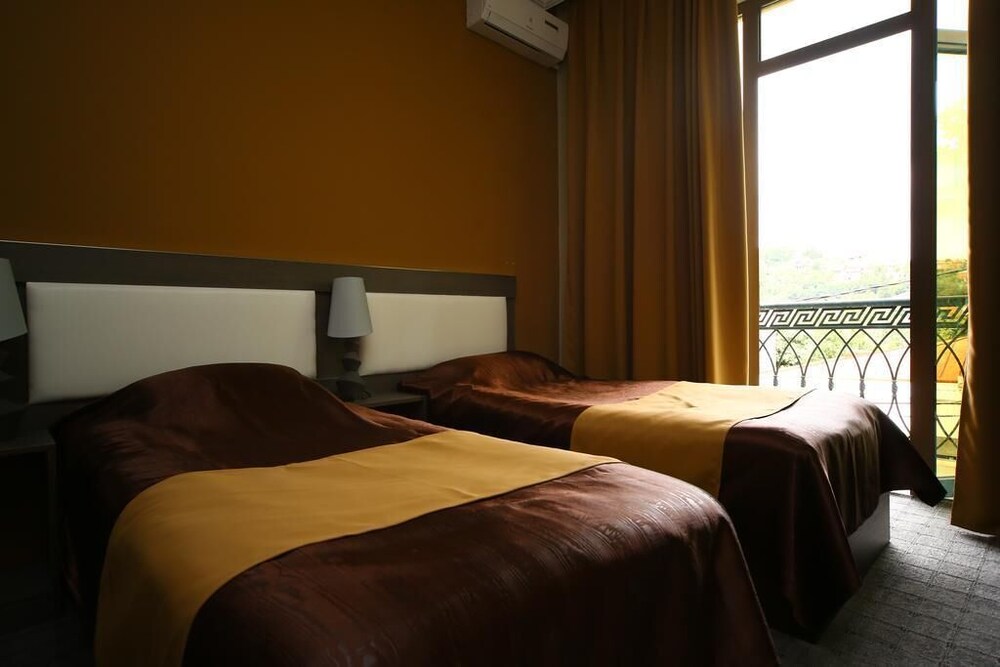 Photo - Discovery Hotel