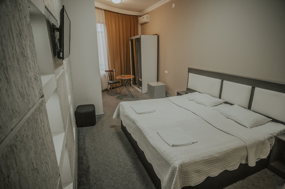 Photo - Discovery Hotel