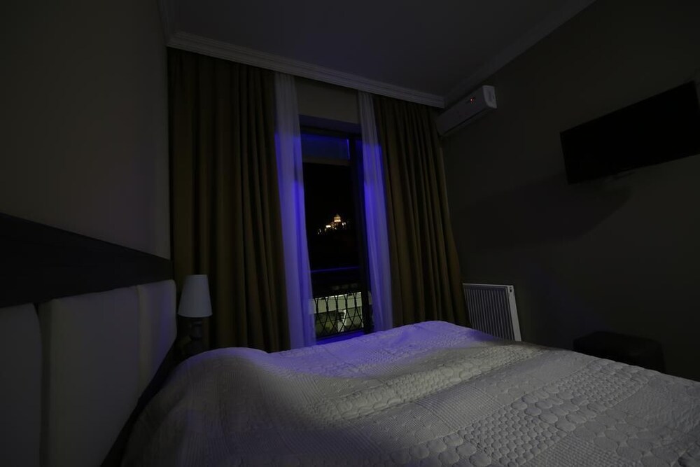 Photo - Discovery Hotel