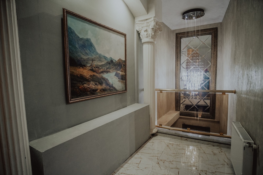 Photo - Discovery Hotel