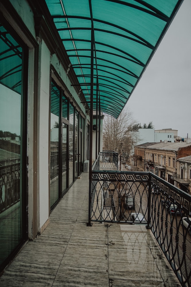 Photo - Discovery Hotel