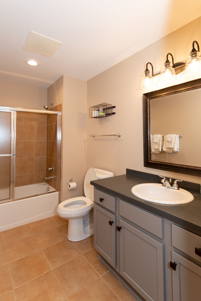 Beautiful Waterfront Getaway for Four!