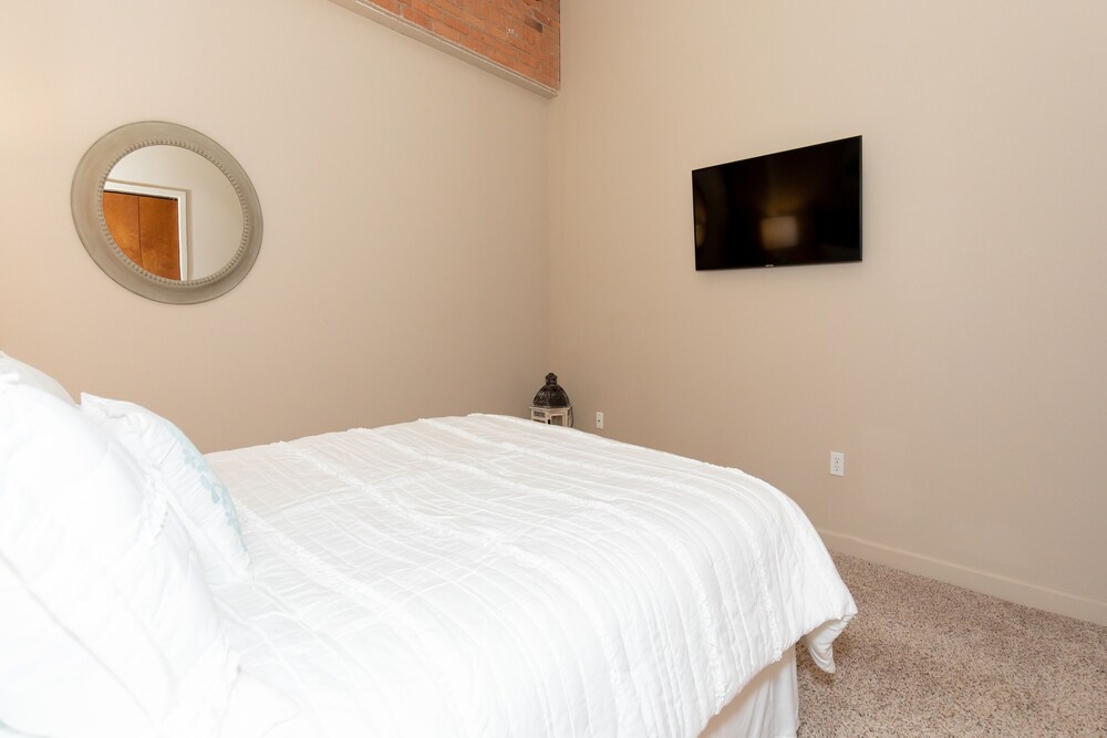 Beautiful Waterfront Getaway for Four!