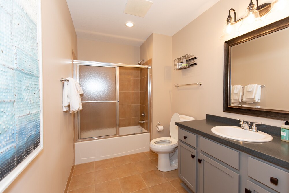 Beautiful Waterfront Getaway for Four!