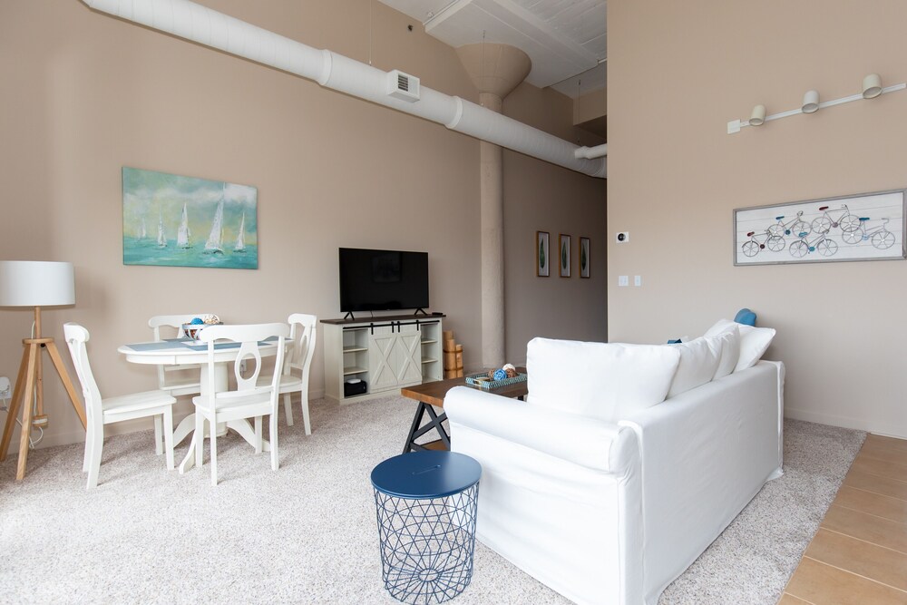 Beautiful Waterfront Getaway for Four!