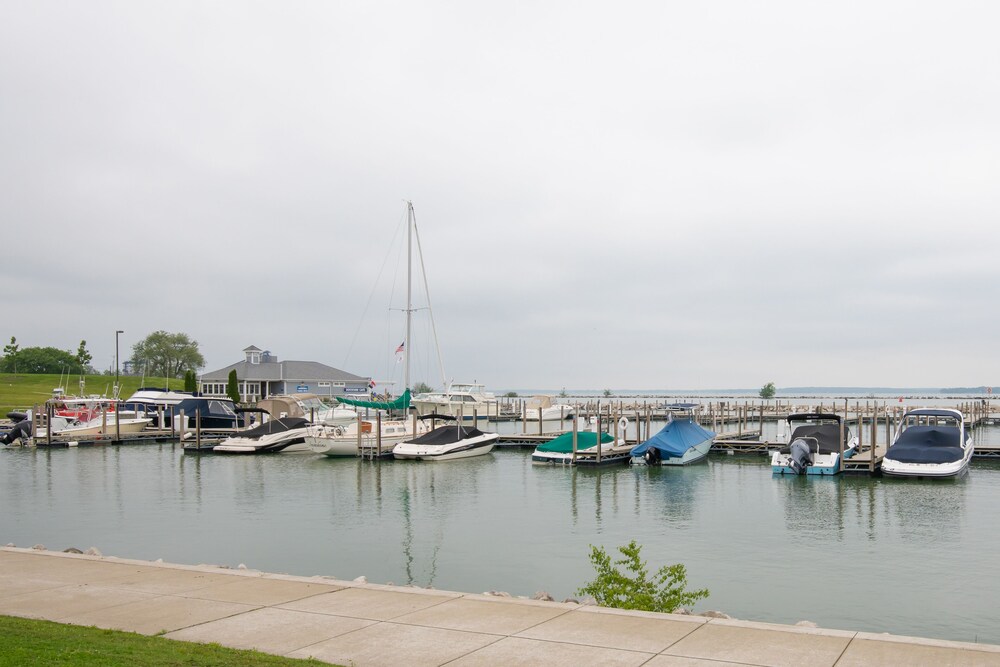 Beautiful Waterfront Getaway for Four!