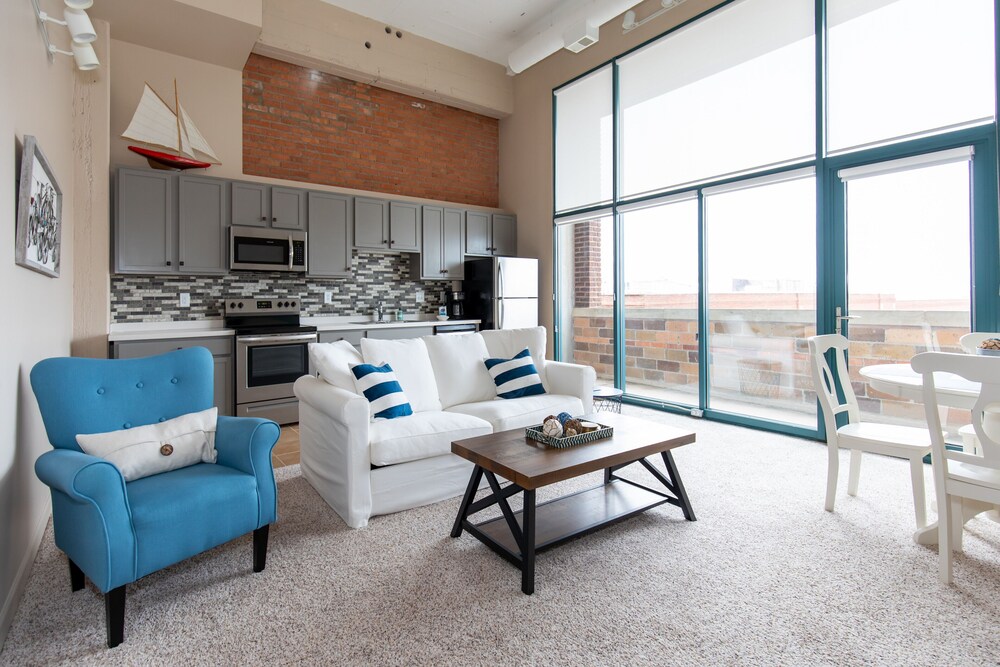 Beautiful Waterfront Getaway for Four!