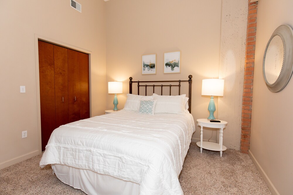 Beautiful Waterfront Getaway for Four!