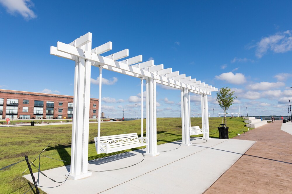 Beautiful Waterfront Getaway for Four!