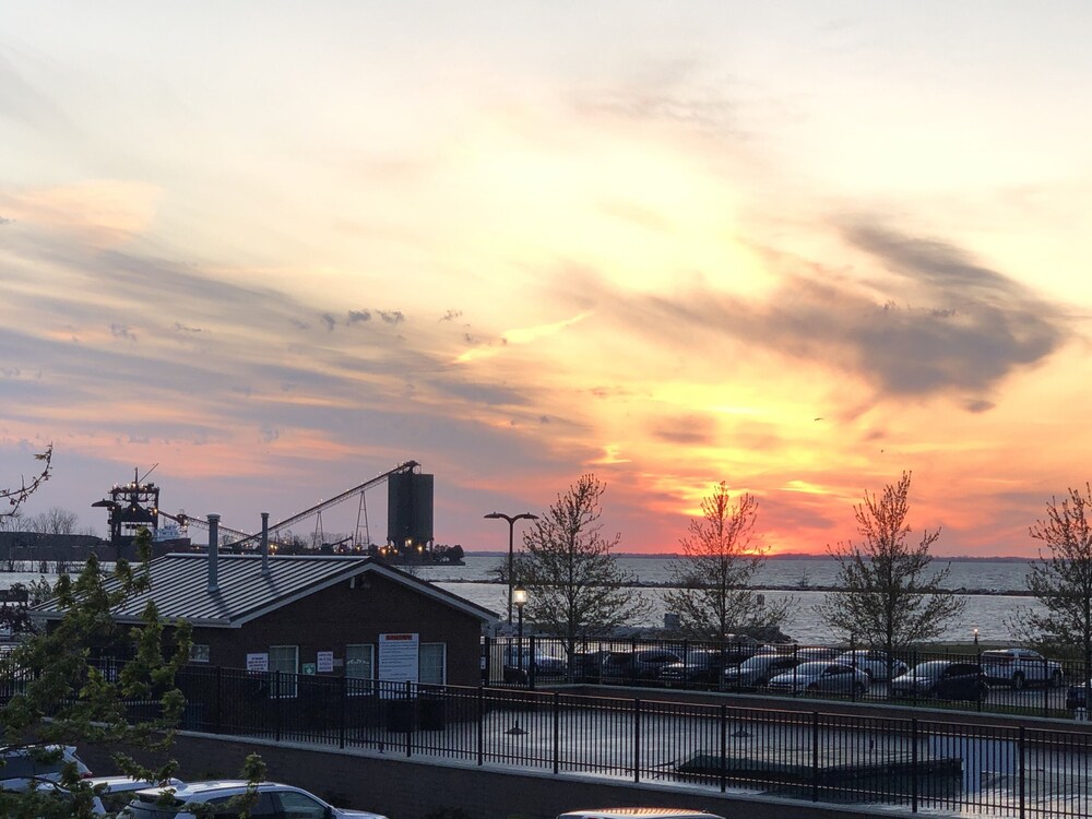 Beautiful Waterfront Getaway for Four!