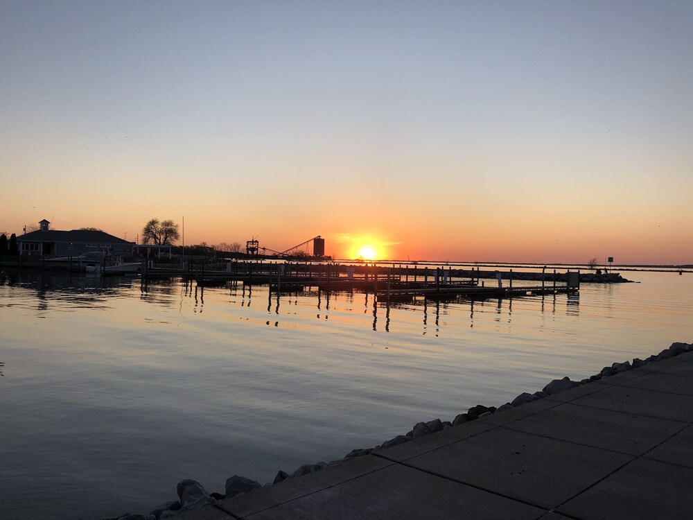 Beautiful Waterfront Getaway for Four!