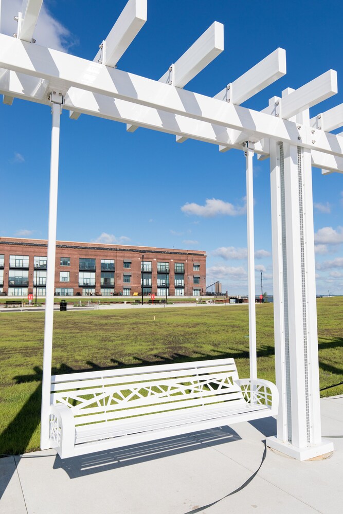 Beautiful Waterfront Getaway for Four!