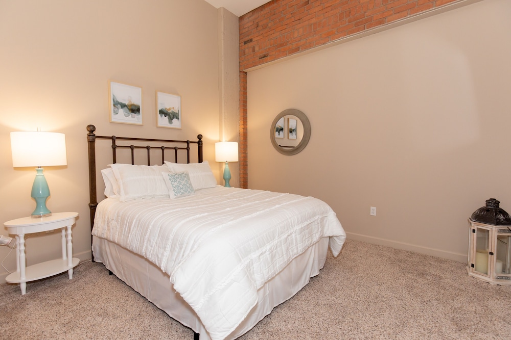 Beautiful Waterfront Getaway for Four!