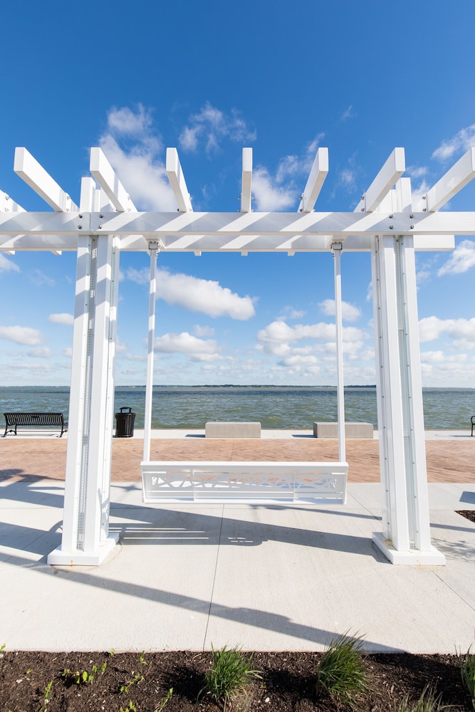 Beautiful Waterfront Getaway for Four!