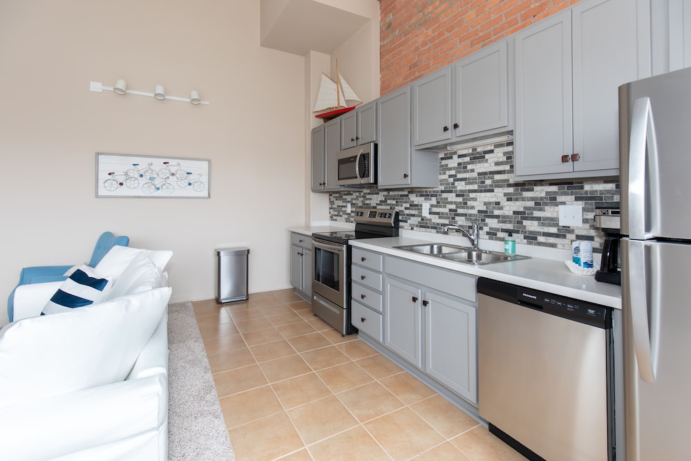 Beautiful Waterfront Getaway for Four!