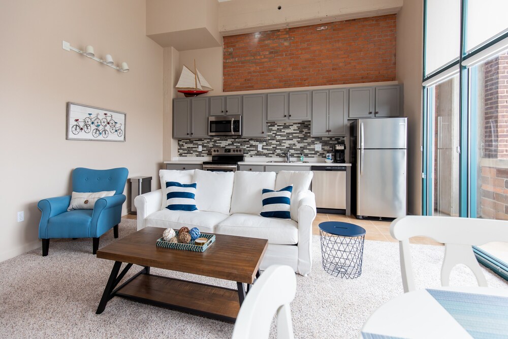 Beautiful Waterfront Getaway for Four!