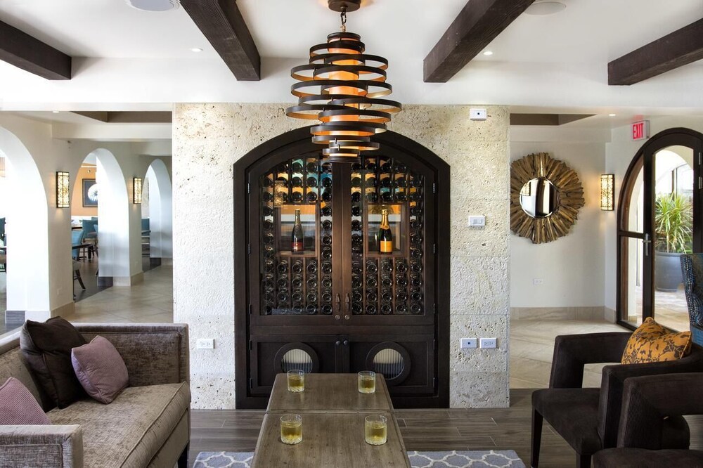 Oyster Bay Beach Resort at Dawn Beach Deals & Reviews (Oyster Pond