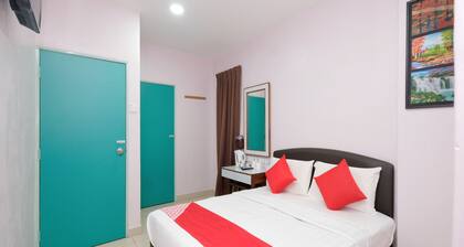 OYO 89877 Sun Triang Hotel