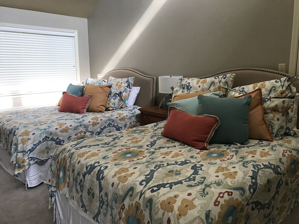 Beautiful Condo with Amazing View close to pool, tennis, and pickle ball Fairfield Bay Vrbo