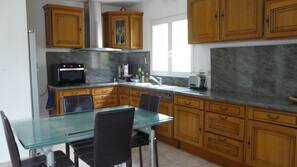 Réfrigérateur, micro-ondes, four, fourneau de cuisine