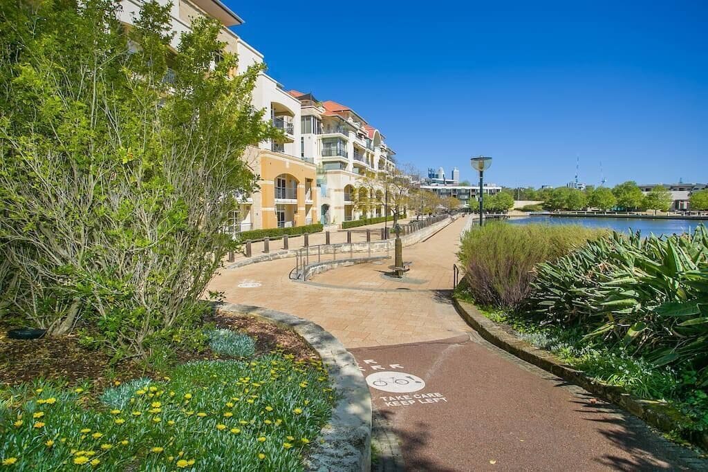 Boho Luxe Studio. Pool + Wifi + Free Parking. Walk to Optus Stadium