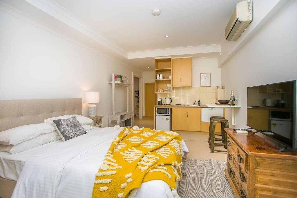 Boho Luxe Studio. Pool + Wifi + Free Parking. Walk to Optus Stadium