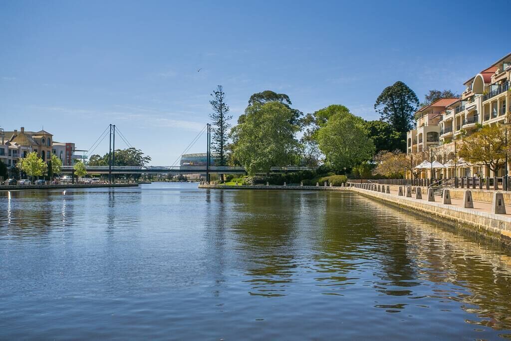 Boho Luxe Studio. Pool + Wifi + Free Parking. Walk to Optus Stadium