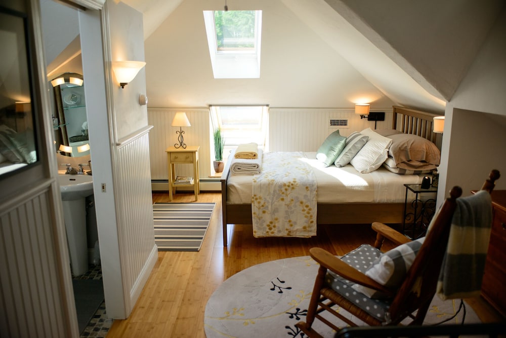 Charming private townhousestyle lodging, a block from Marblehead