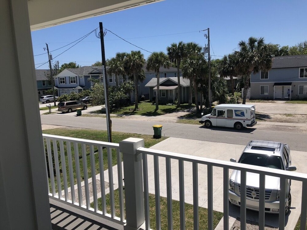 4BR/2.5 Bath new Jax Beach Townhouse close everything and just blocks to beach