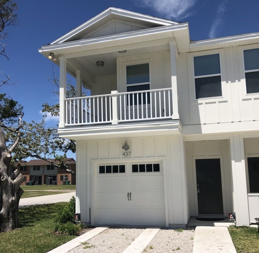 4BR/2.5 Bath new Jax Beach Townhouse close everything and just blocks to beach