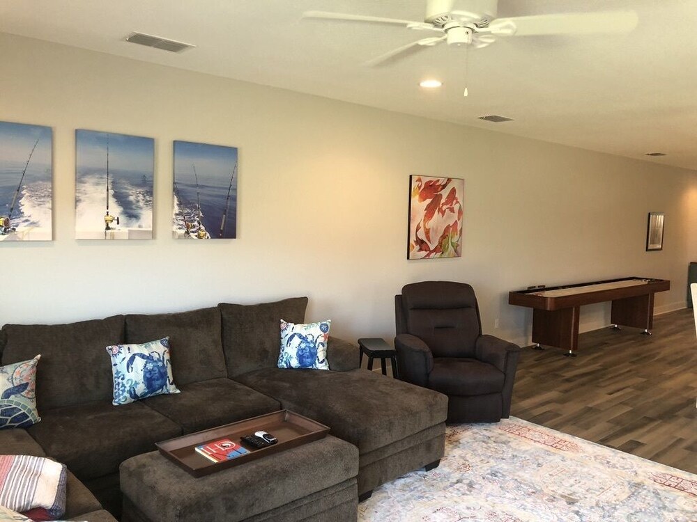 4BR/2.5 Bath new Jax Beach Townhouse close everything and just blocks to beach