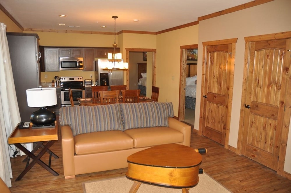 Two Bedroom Luxury Condo, Pigeon Tennessee (1890945) in Pigeon